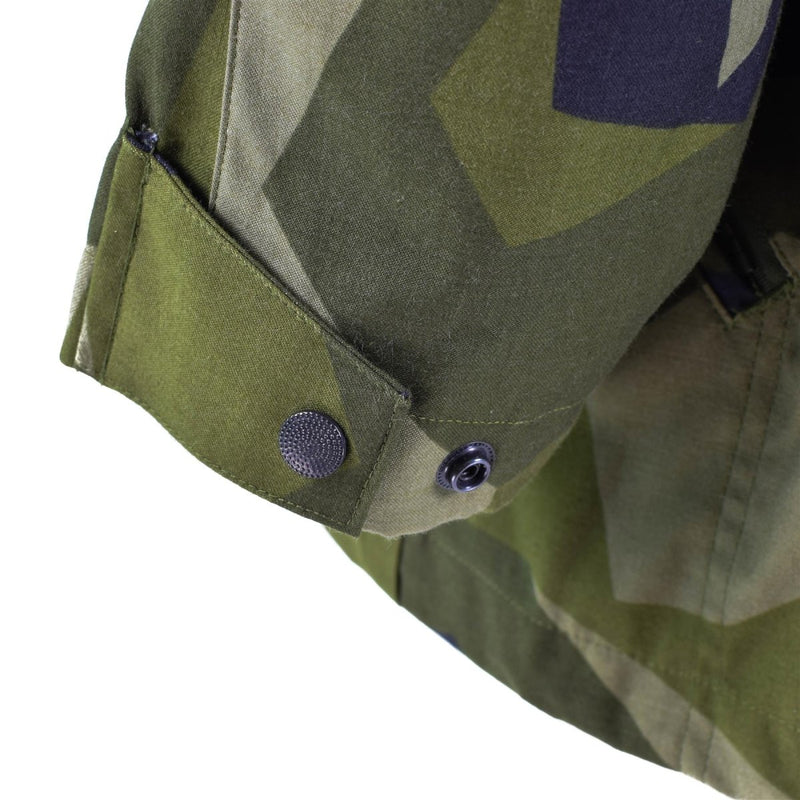 Close-up of adjustable cuff with snap buttons on Original Swedish army heavy M90 splinter camo military jacket